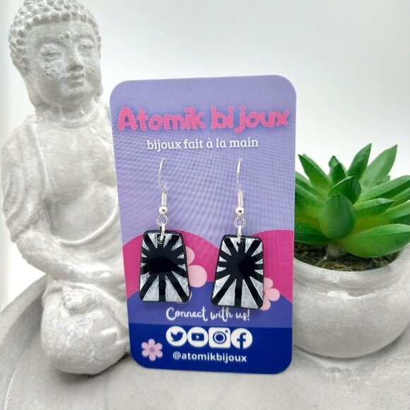 Handmade black and white polymer clay earrings. Boucles d'oreilles fait main - Picture 2 of 5